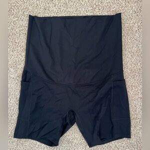 Maternity biker shorts size M